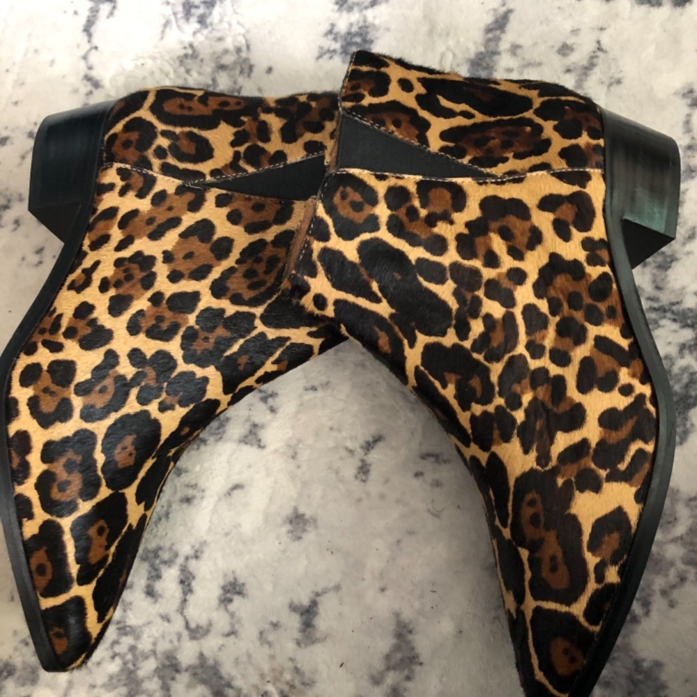 Beautiful Antonio Melani leopard print calf hair ankle boots SZ 7.5M